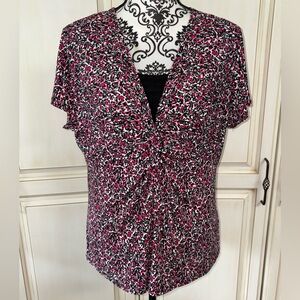 B-Slim Size XL Pink, Black, & White Floral Print V-Neck Twist Front Shirt